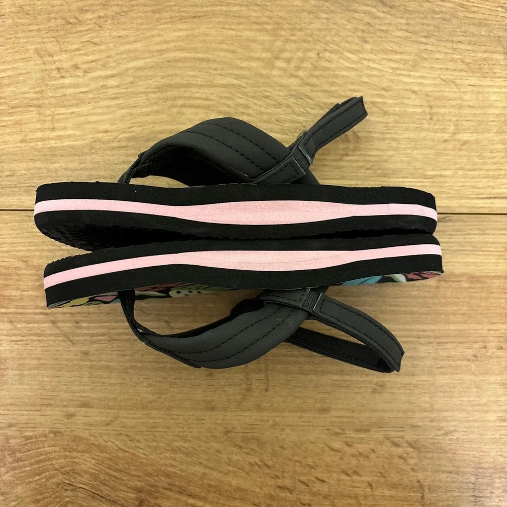 REEF Little Ahi Water-Friendly Flip-Flop Tropical Rainbow Black Kids Size 9 Pool